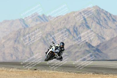 media/Dec-01-2025-Moto Forza (Mon) [[2daa91e15f]]/3-Beginner Group/Session 4 Turn 9/